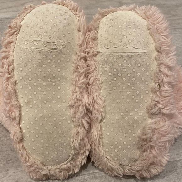 Pottery Barn Kids Faux Fur Slippers - Picture 10 of 10